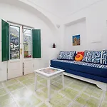 De Vivo Realty - Casa Bijou 3*