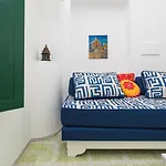 De Vivo Realty - Casa Bijou 3*