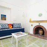 Affittacamere De Vivo Realty - Casa Bijou 3*