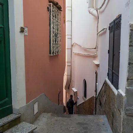 Affittacamere De Vivo Realty - Casa Bijou 3*
