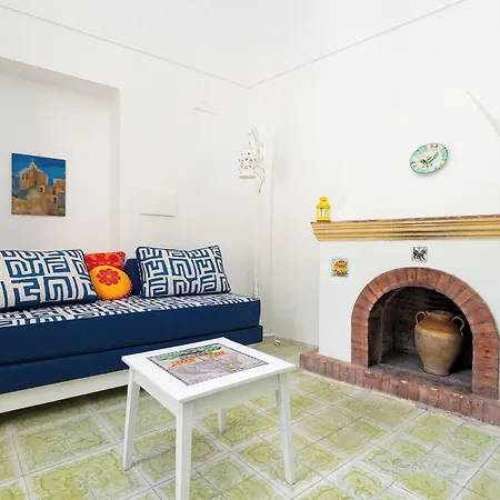 Affittacamere De Vivo Realty - Casa Bijou 3*